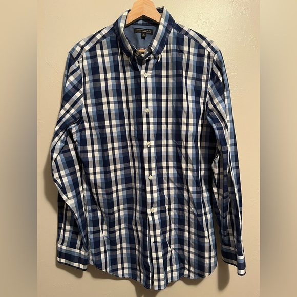 Banana Republic Men's Non Iron Tailored, Slim Fit Button Up Shirt - Picture 2 of 10